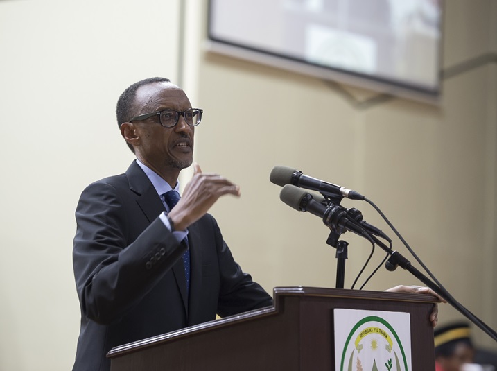 Perezida Kagame wari witabiriye umuhango wo kurahiza umuminisitiri yafashe umwanya avuga ku kibazo cy