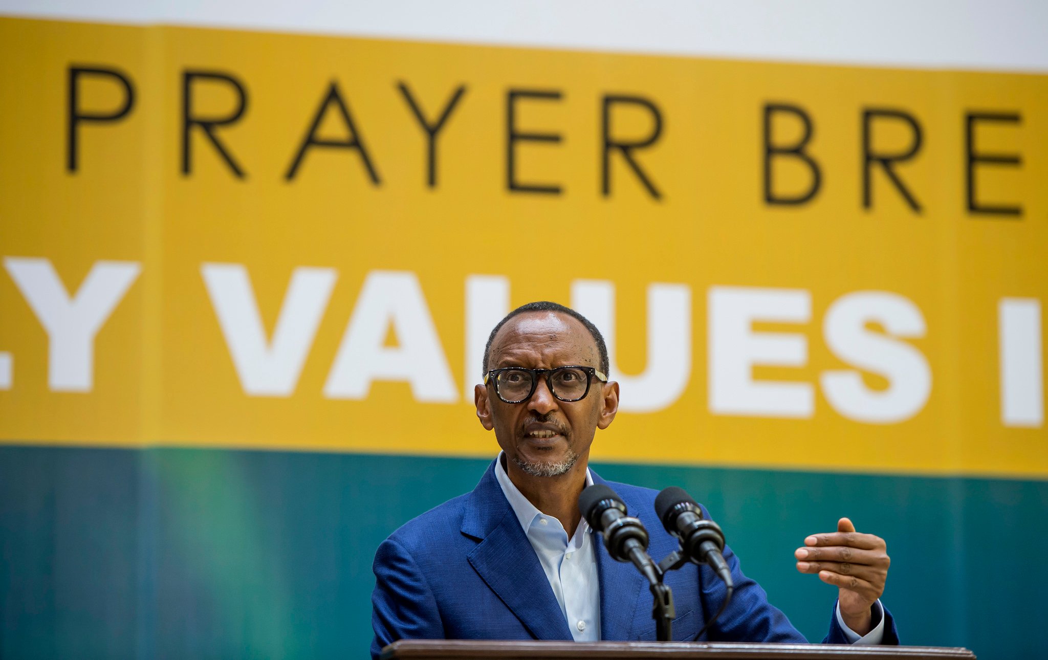 Perezida Kagame yibukije Abanyarwanda ko bagomba gukomera mu rugendo barimo ruva mu mateka mabi rugana aheza