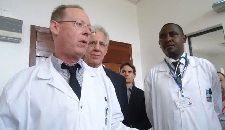Dr. Paul Farmer umwe mu batangije umushinga Partners In Health wubatse ibitaro bya Butaro, ugiye no kubaka Kaminuza y'ubuvuzi.