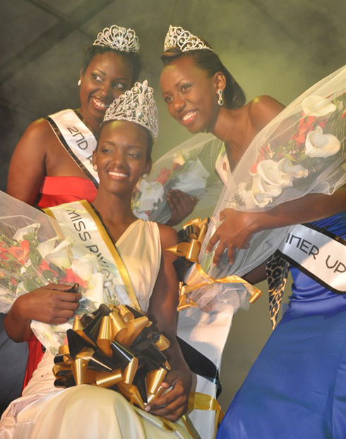 Miss Rwanda 2012 n'ibisonga bye: Igisonga cya mbere ni Uwamahoro Natacha. Igisonga cya kabiri ni Umurerwa Ariane.