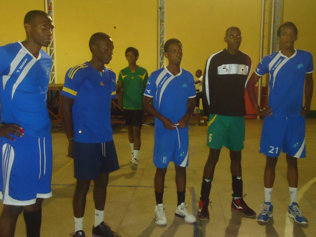 Nubwo ikipe ya Rayon Sport irimo abakinnyi bakomeye mu Rwanda, basa n'abataramenyerana neza.