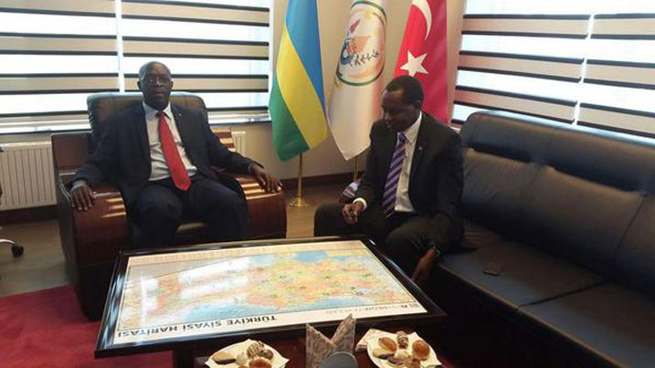 Minisitiri Murekezi yakiriwe na ambasaderi w'u Rwanda muri Turukiya, Lt Gen Ceaser Kayizari.