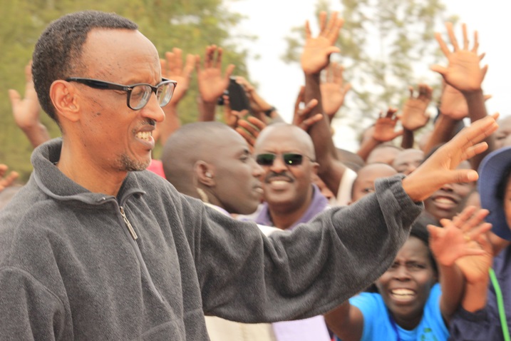 Perezida Kagame yahaye abaturage ubutumwa bwo gukora bivuye inyuma kugira ngo bazagire ejo heza.
