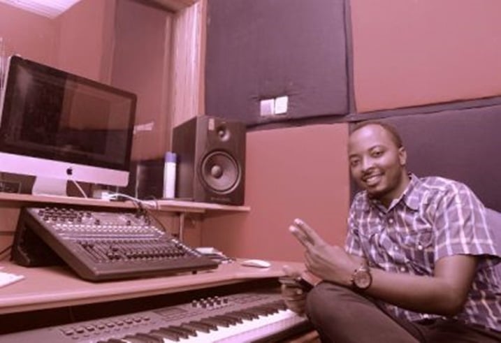 Producer Bob muri Studio.