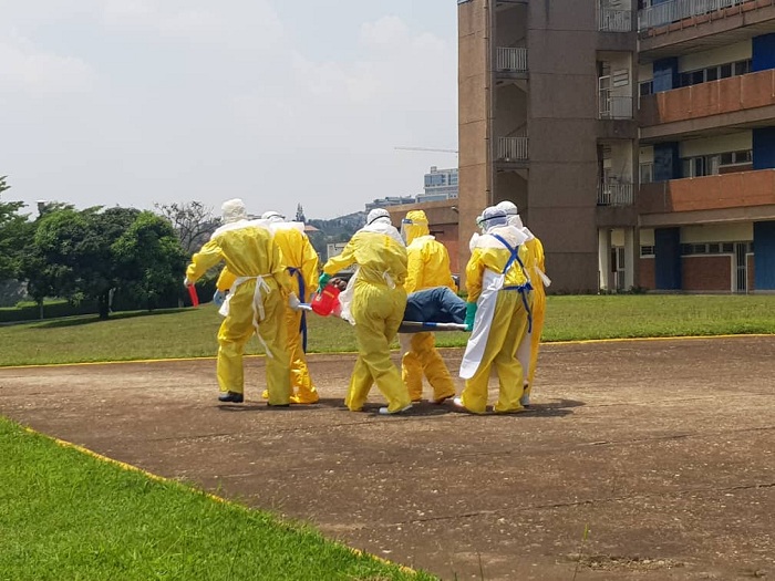 Hamwe mu hakorewe umwitozo ku buryo bwo kwakira umurwayi wa Ebola ni mu bitaro bya Faisal. Aba ni abatwaye umurwayi