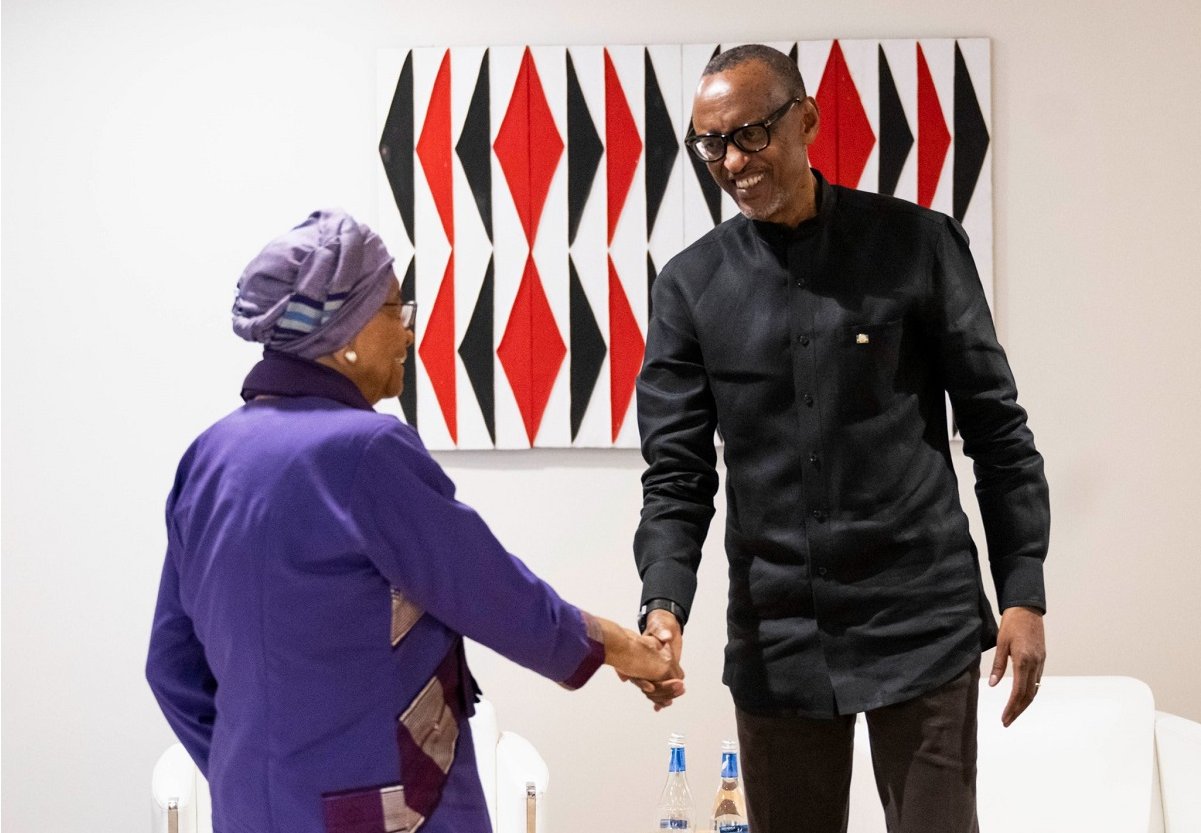 Perezida Kagame yagiranye ibiganiro na Ellen Johnson Sirleaf wayoboye Liberia