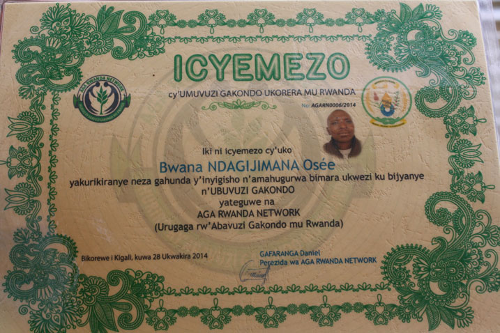 Iyi Certificate izatuma uwari ufite iya mbere atanga ibihumbi 11 by'amafaranga y'u Rwanda ngo ayibone kandi nta mahugurwa mashya ahawe.