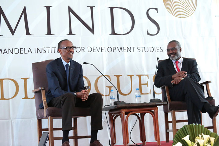 Perezida Kagame na Dr Nkosana Moyo washinze ikigo cyitwa Mandela Institute Development studies, gihuje urubyiruko rwo mu bihugu bitandukanye bya Afurika.