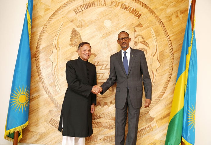 Perezida Kagame yakira Ambasaderi Rafiuzzaman Siddiqui wa Pakistan mu Rwanda.
