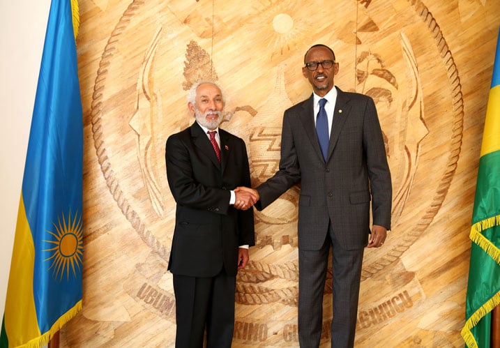 Perezida Kagame yakira Ambasaderi Jhony Balza Arismendi wa Venezuela mu Rwanda.