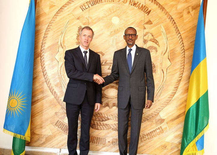 Perezida Kagame yakira Ambasaderi Arnout Pauwels w'u Bubiligi mu Rwanda.