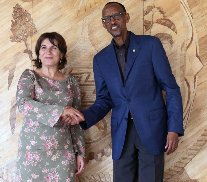 Perezida Kagame na Minisitiri w'igihugu cy'u Buholandi ushinzwe iterambere n'ubucuruzi mpuzamahanga, Lilianne Ploumen.