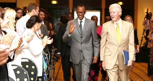 Perezida Kagame na Clinton ubwo aheruka mu Rwanda gutangiza umushinga wo kurwanya imirire mibi.
