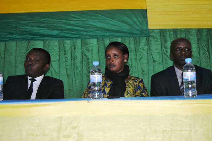 Komite nyobozi nshya: Mayor Uwizeyimana Abdoul Kalim, VM AFSO Muhongayire Yvonne na VMFED Mudaheranwa Regis.