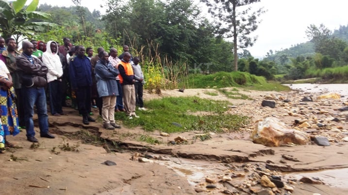 Ku mugezi wa Koko wajugunywemo Abatutsi Abanyagisiza bafashe umunota wo kwibuka.