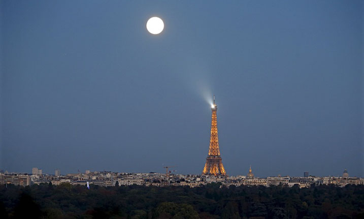 I Paris mu Bufaransa hafi y'umunara wa Eiffel 