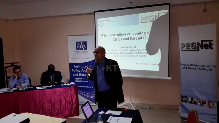 Umushakashatsi, Prof Dr Manfred Wiebelt, agira inama Leta n'abikorera mu Rwanda.