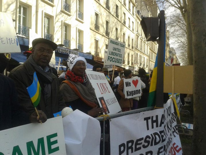Aba nabo bari mu baje kwakira perezida Paul Kagame i Paris./Foto: @diasporafrique