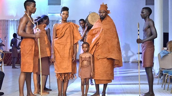 Imwe mu mideli nyarwanda yerekanywe muri Rwanda Cultural Fashion Show 2018