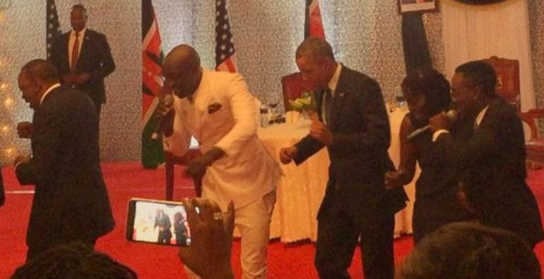 Sauti Sol ubwo yaririmbiraga Perezida Barack Obama (Photo Internet)