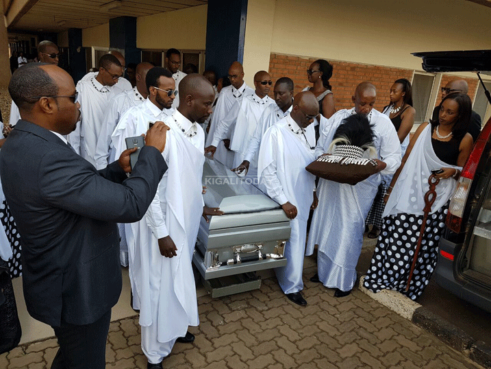 Nyuma yo gusezera Umugogo we Bagannye i Nyanza ahabera Misa yo kumusezera