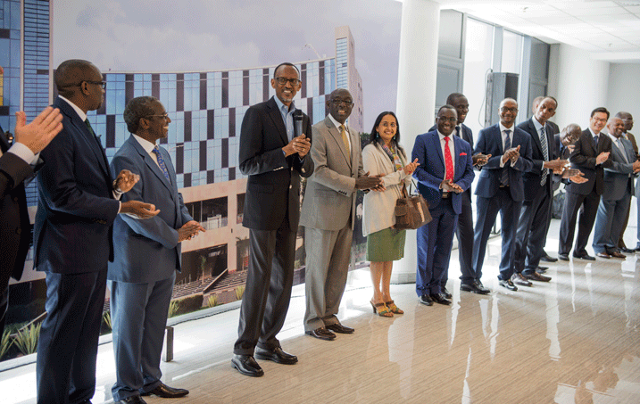 Yashimiye aba bashoramari ku ruhare bagaragaza mu iterambere ry'Umujyi wa Kigali n'iry'Igihugu muri rusange