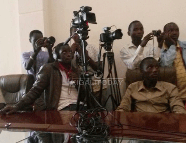 Abanyamakuru batandukanye bitabiriye ikiganiro cya Mpayimana