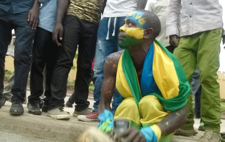 Abanyarwanda bari baje gushyigikira ikipe y'Amavubi.