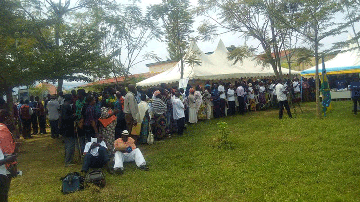 Abaturage bafite ibibazo by'ubutaka bari benshi.