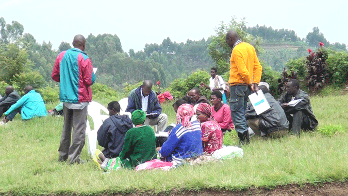 Abaturage bajya mu matsinda bagatoranya ibikorwa babona byashyirwa mu mihigo.