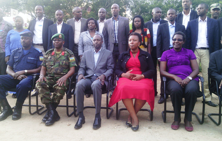 Abayobozi barasabwa gufatanya kugira ngo bahuze imbaraga zo kubaka igihugu aho kwitakana abaturage.