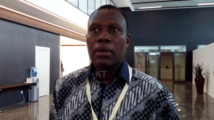 Dr Roger Atindehou.