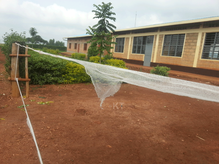 Hari abaturage bemeza ko izi nzitiramibu zikorehswa ibyo zitagenewe ziba zikiri nzima. Aha ni ku ishuri rimwe ryo mu Murenge wa Kazo.