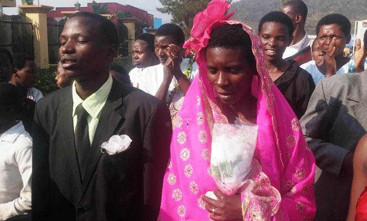 Aba bageni bagenze n'amaguru ibilometero bigera muri bitanu.