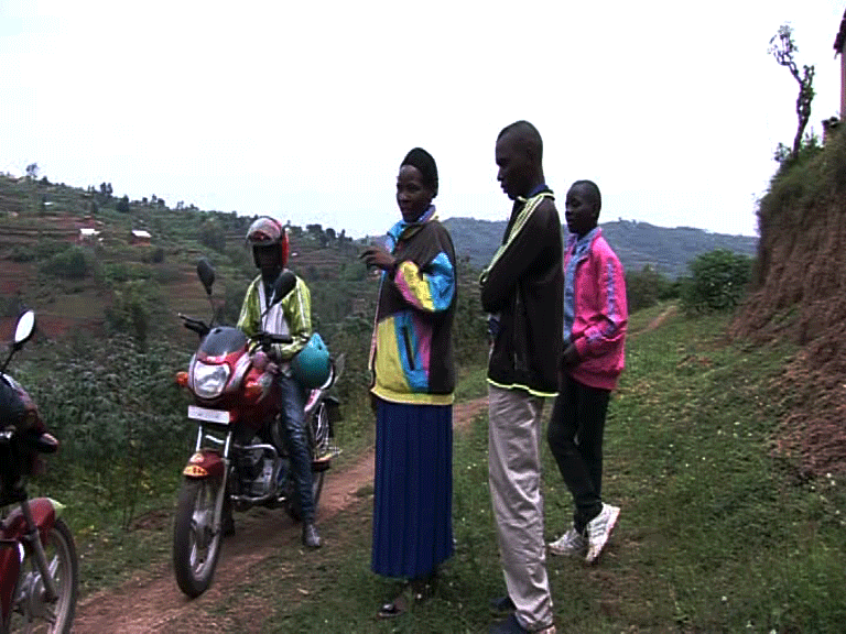 Mukamurindwa n'abahungu be yabyariye mu buhungiro iyo za Kongo 