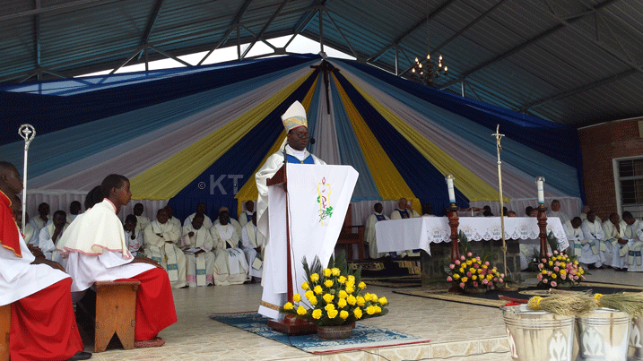 Musenyeri Celestin Hakizimana yasabye abakirisitu kurushaho kwegera Imana.