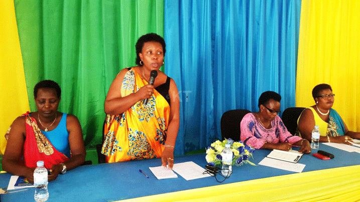 Yvonne Mutakwasuku asaba abagore kwitwara neza mu buyobozi igihe bagiriwe icyizere.