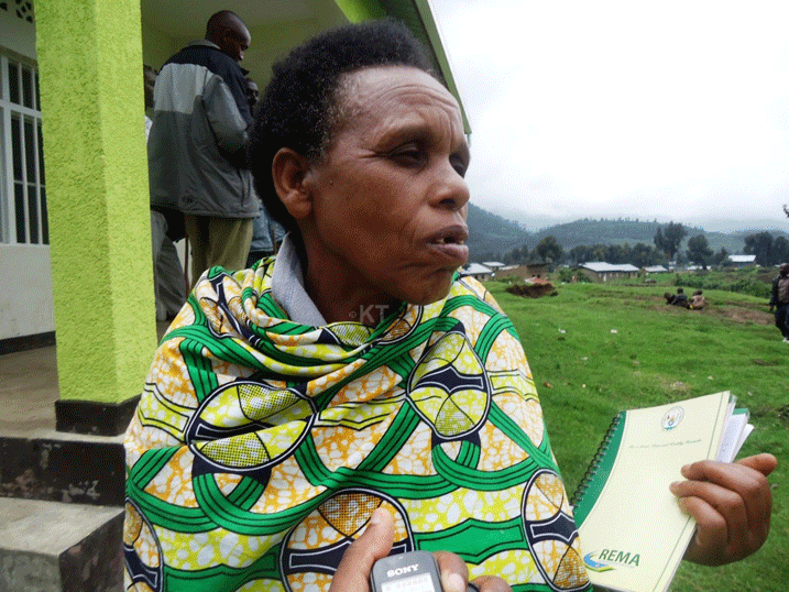 Nyirabarekezi Chantal, umwe mu bavumvu batewe inkunga.