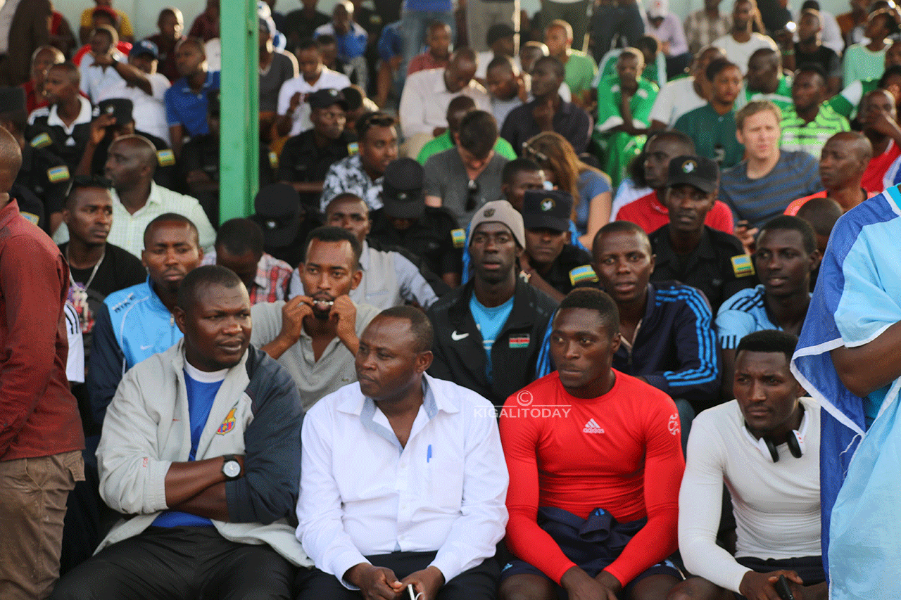 Bamwe mu bakinnyi ba Police Handball Club bari baje gushyigikira Police Fc