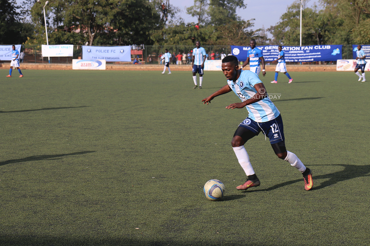 Muvandimwe JMV ashaka uko yatanga umupira uvamo igitego