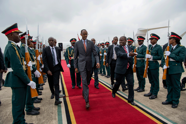 Ubwo Perezida Paul Kagame yageraga muri Mozambique