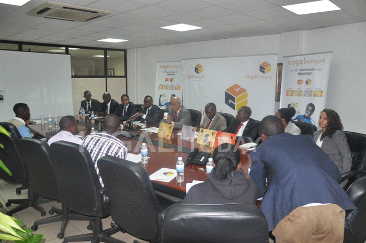 Uyu muhanga wo kumuri Mastecards za Cogebanque wari witabiriwe n'abakozi b'iyo banki n'abanyamakuru.