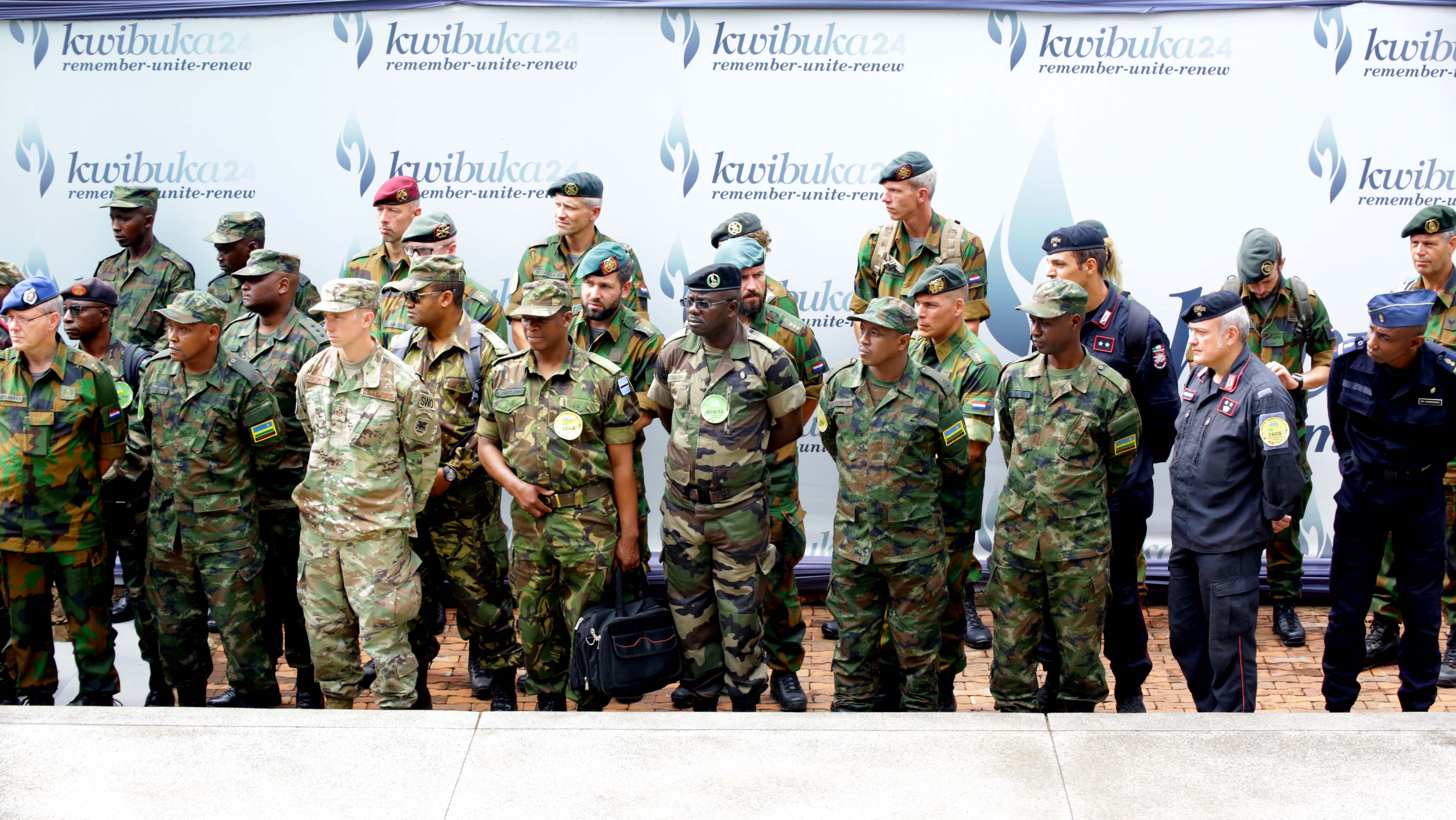 Abasirikare n'Abapolisi baturuka mu bihugu bibungabunga amahoro muri Santre Afurika, basuye urwibutso rwa Jenoside rwa Kigali