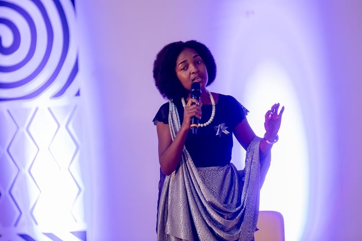 Umunyamakuru Clarisse Karasira akaba n'umuhanzikazi yakoze mu nganzo mu bihangano bye bijyanye no kwibuka