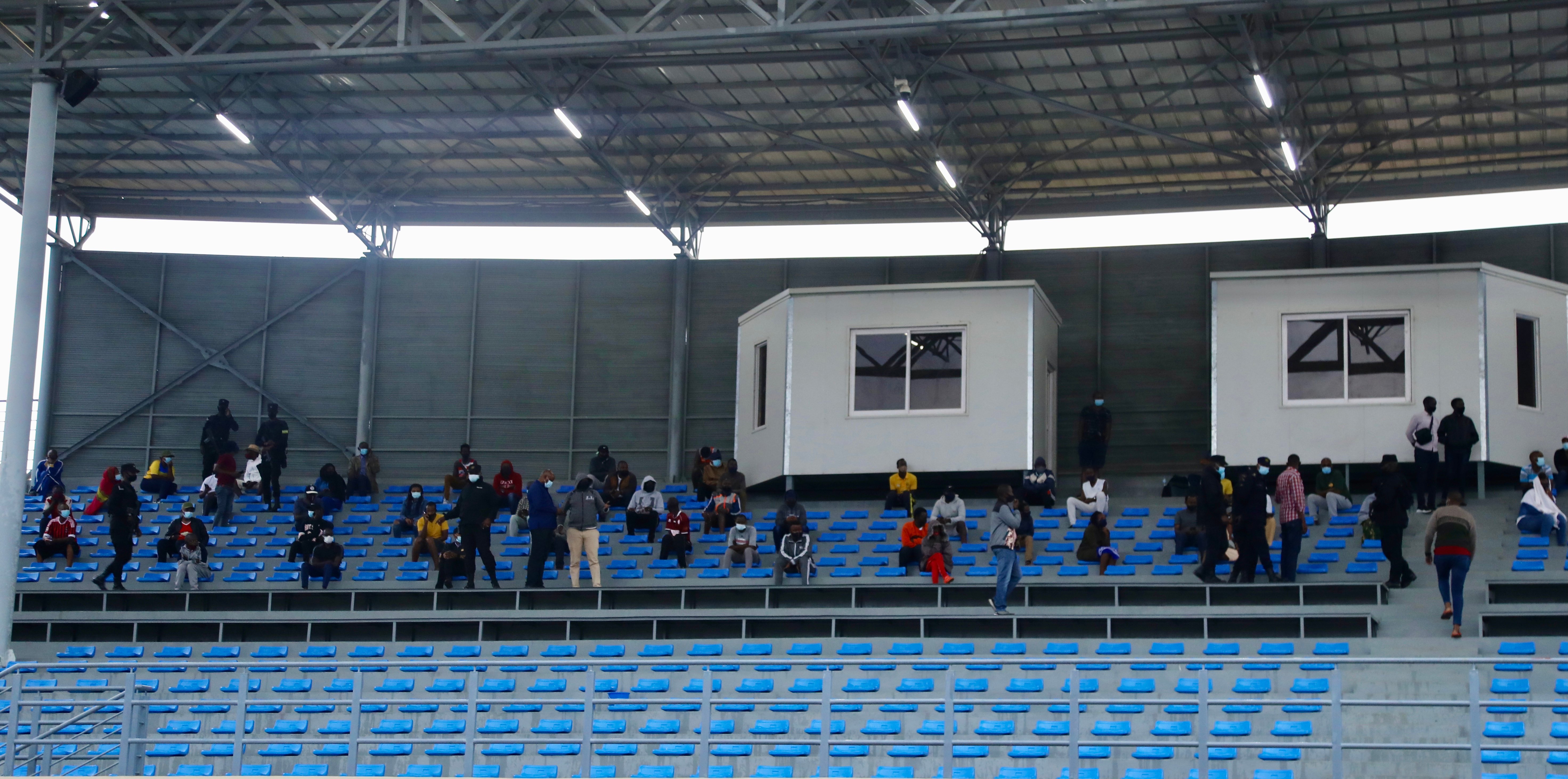 Abafashwe bajyanywe muri Stade ya Bugesera kugirwa inama no guhanwa