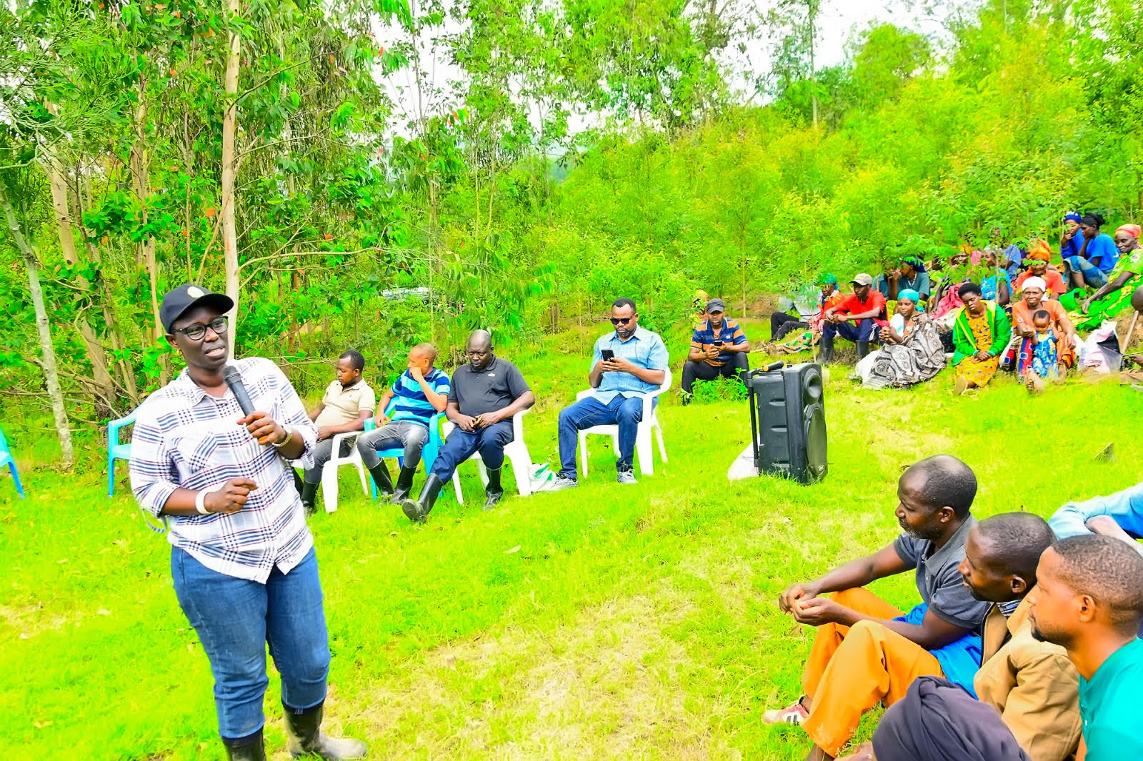 Meya Kayitare aganira n'abahinzi