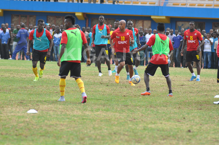 Black Stars mu myitozo,abafana benshi inyuma yayo