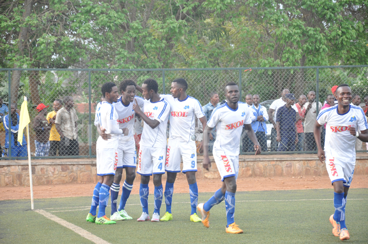 Abakinnyi ba Rayon Sports bishimira igitego cyo kwishyura