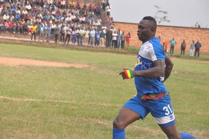 Ismaila Diarra rutahizamu waturutse muri Mali,bigaragara ko afite imbaraga iyo atambuka