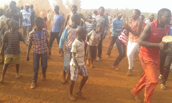 Abafana bishimira intsinzi